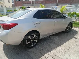 Toyota Corolla L 4dr Sedan (1.8L 4cyl 6M) 2015 Silver