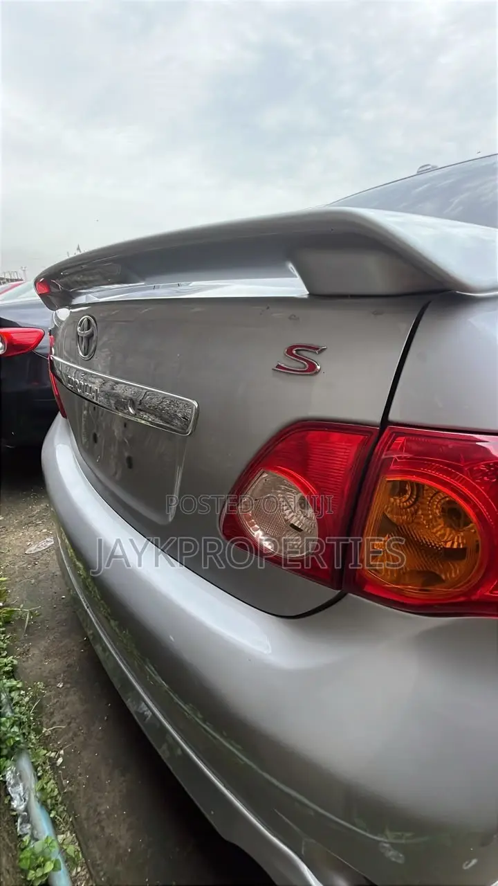 Toyota Corolla 2010 Silver