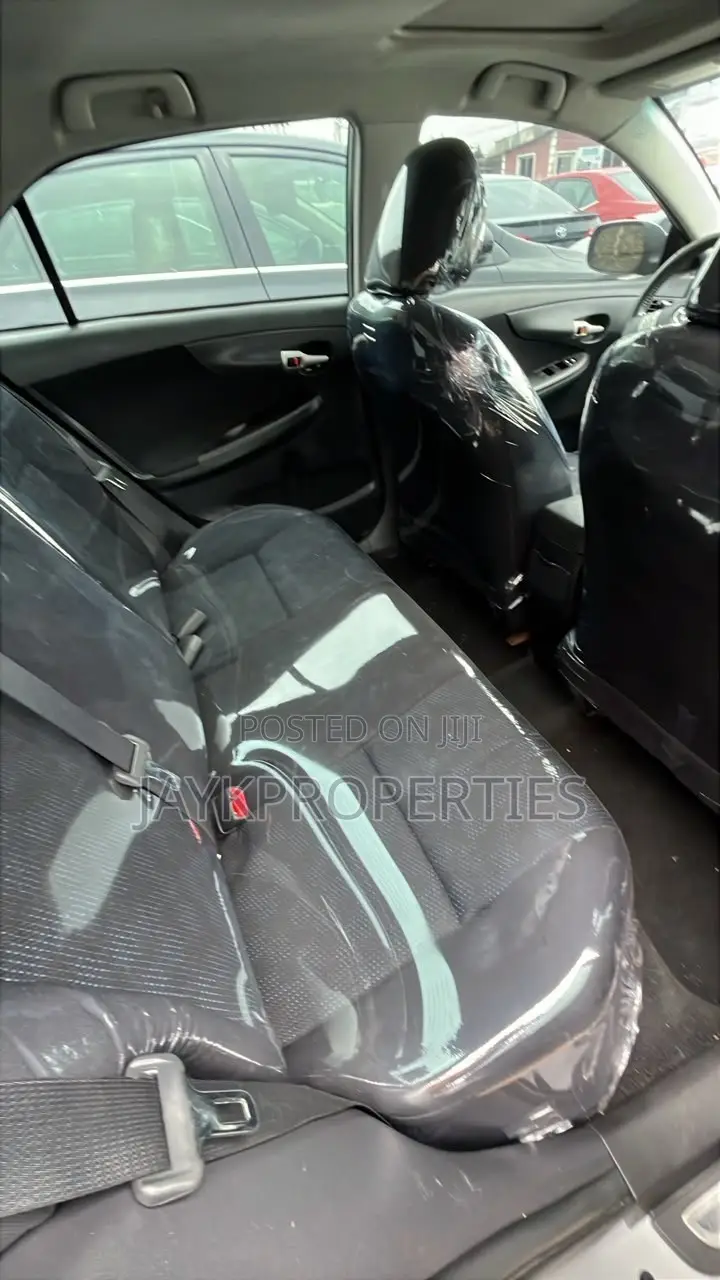 Toyota Corolla 2010 Silver