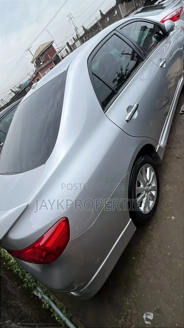 Toyota Corolla 2010 Silver