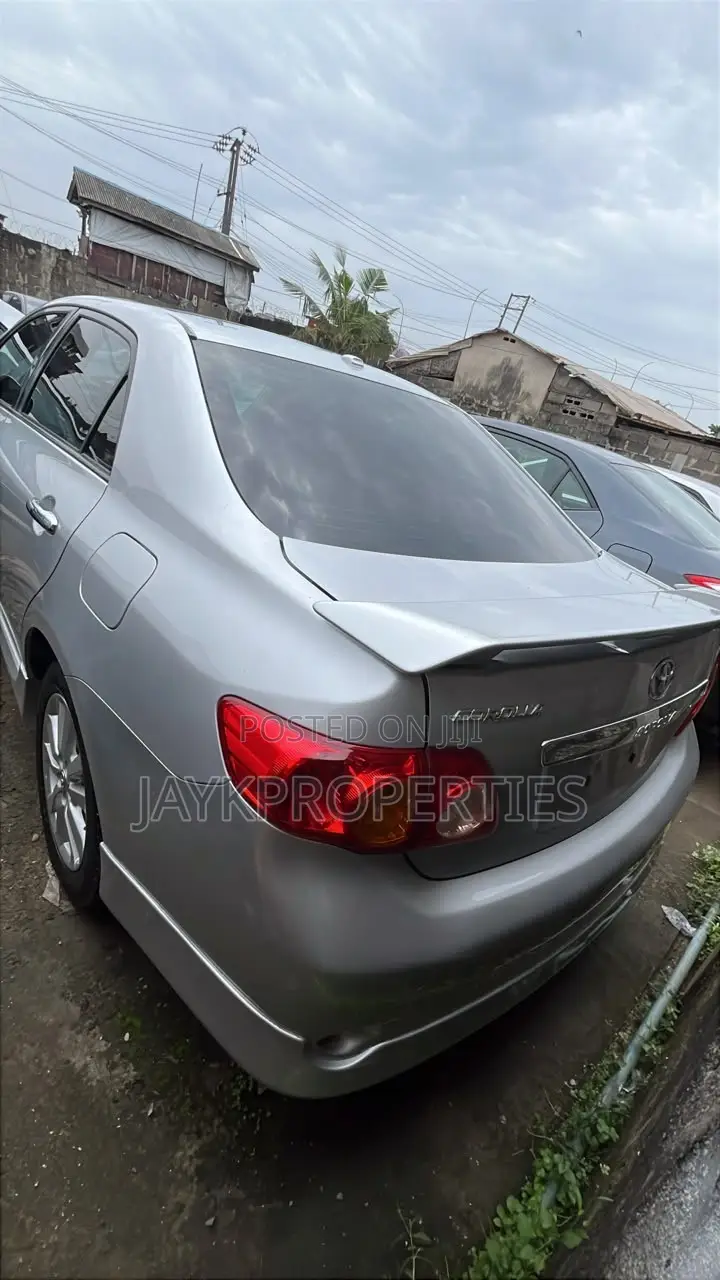 Toyota Corolla 2010 Silver