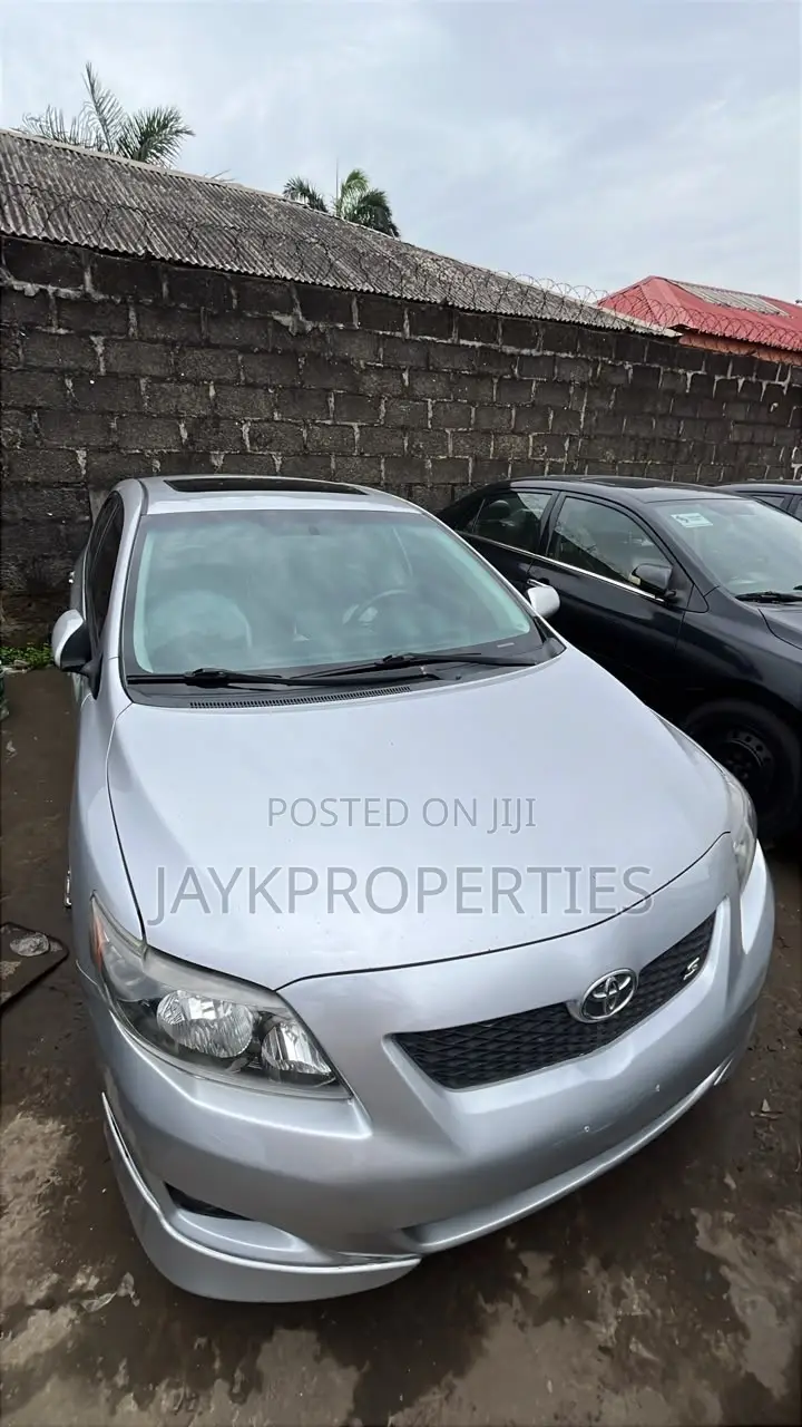 Toyota Corolla 2010 Silver
