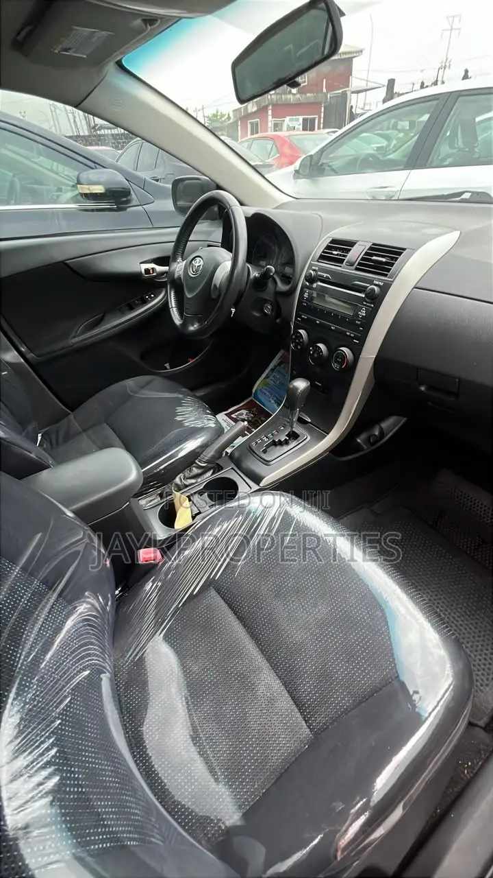 Toyota Corolla 2010 Silver