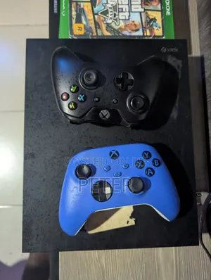 Xbox One X 2 Wireless Controllers and 7 Games