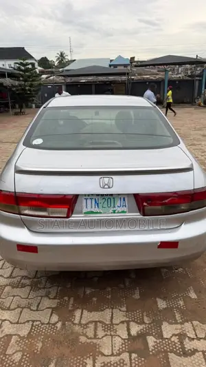 Honda Accord 2005 Silver
