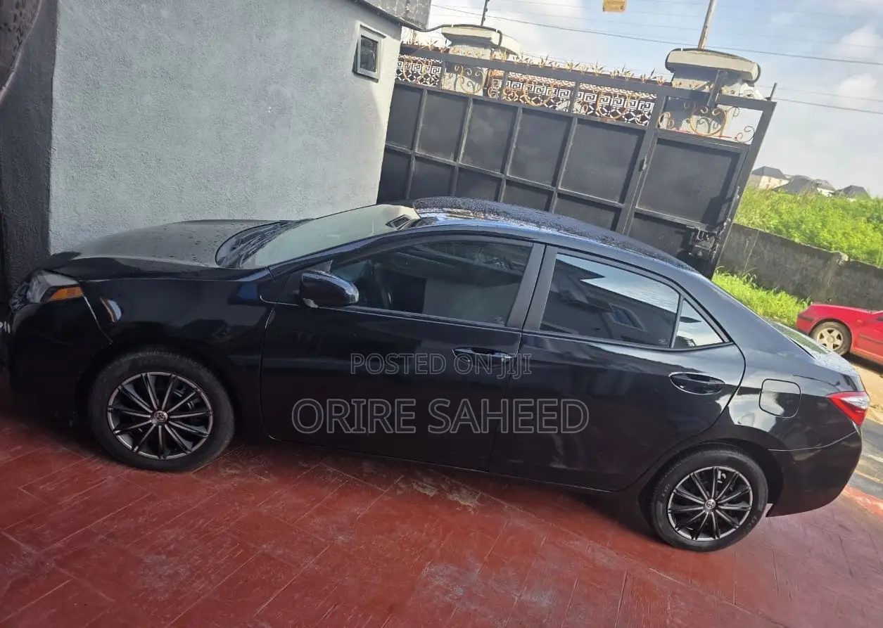 Toyota Corolla 2015 Black