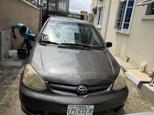 Toyota Echo Sedan 2005 Gray