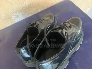 Men’s Black Patent Leather Corporate Shoe - Size -38- 39