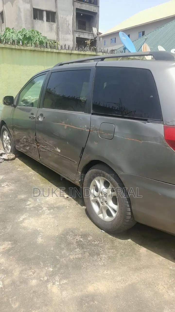 Toyota Sienna 2006 Gray