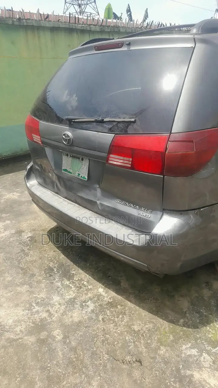 Toyota Sienna 2006 Gray