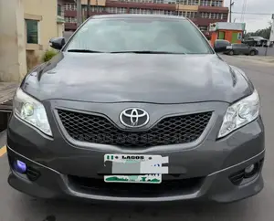 Toyota Camry SE 4dr Sedan (2.5L 4cyl 6AM) 2010 Gray