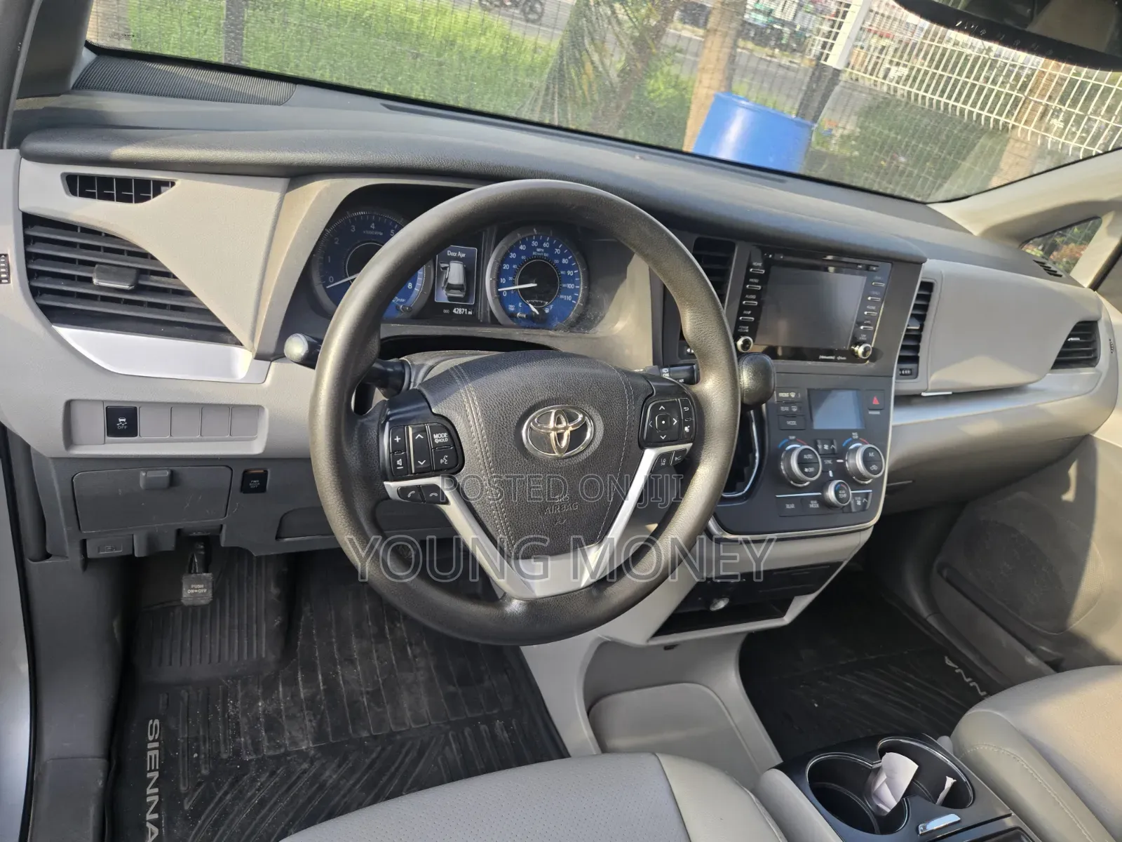 Toyota Sienna LE AWD 2019 Brown