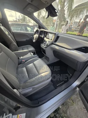 Toyota Sienna LE AWD 2019 Brown