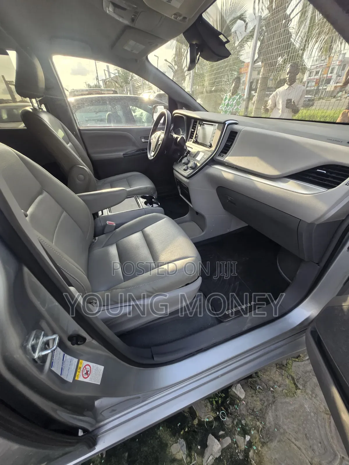 Toyota Sienna LE AWD 2019 Brown