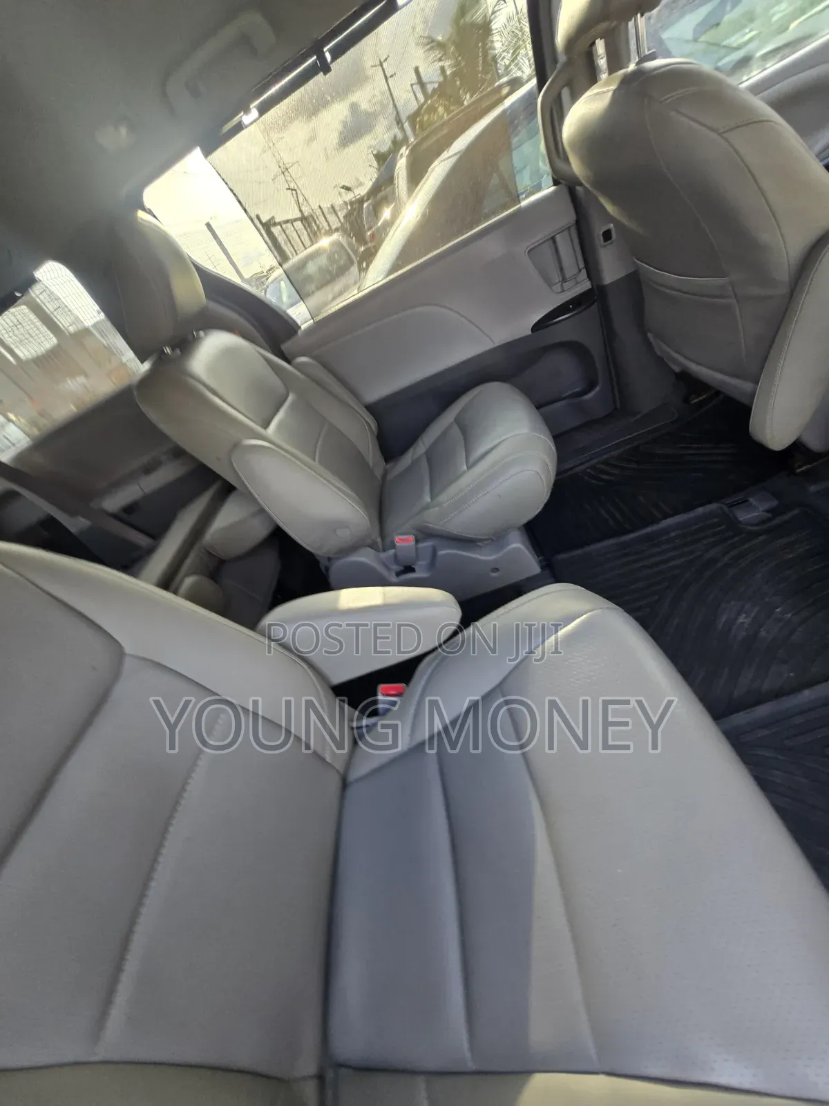 Toyota Sienna LE AWD 2019 Brown