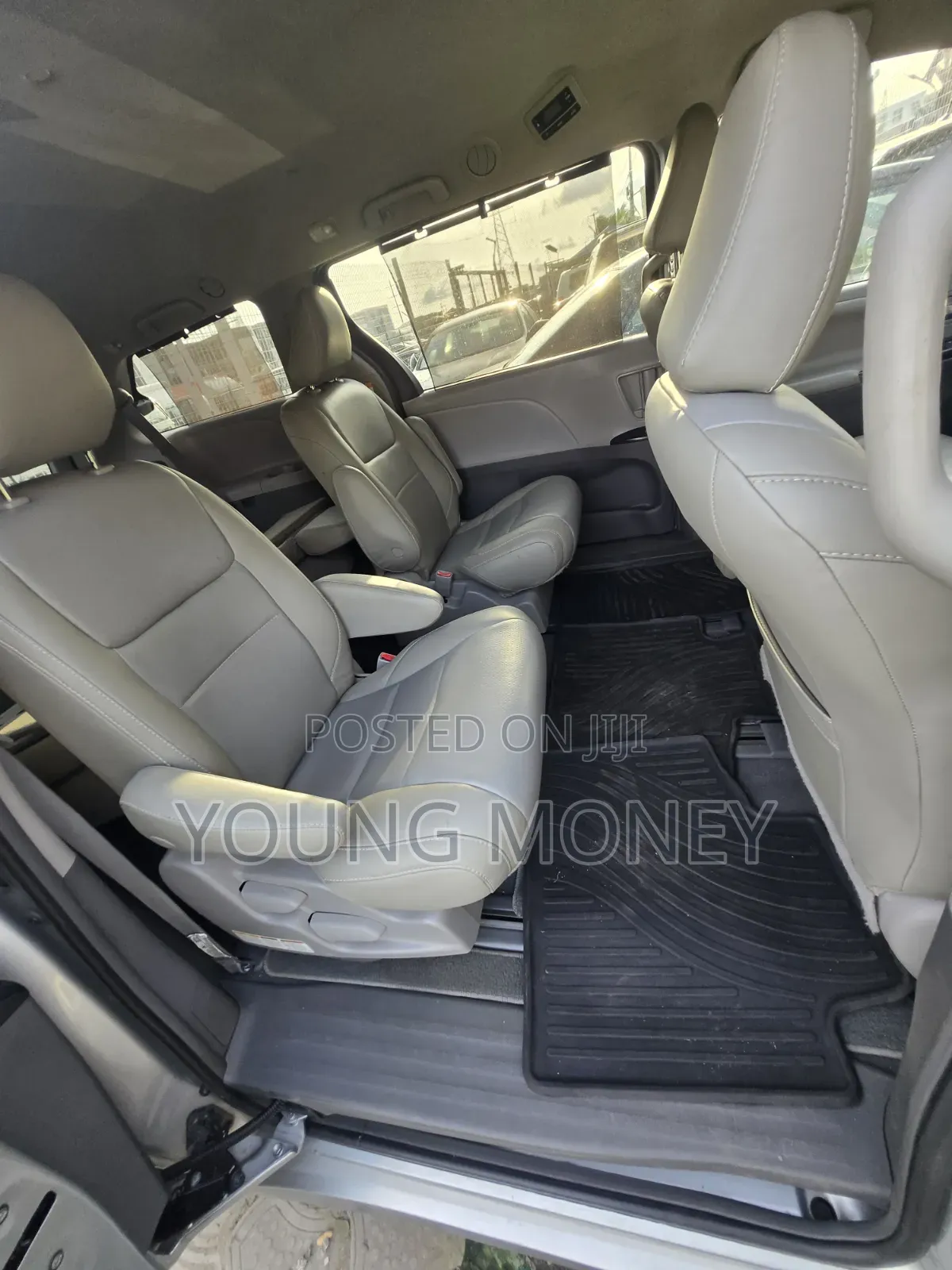 Toyota Sienna LE AWD 2019 Brown