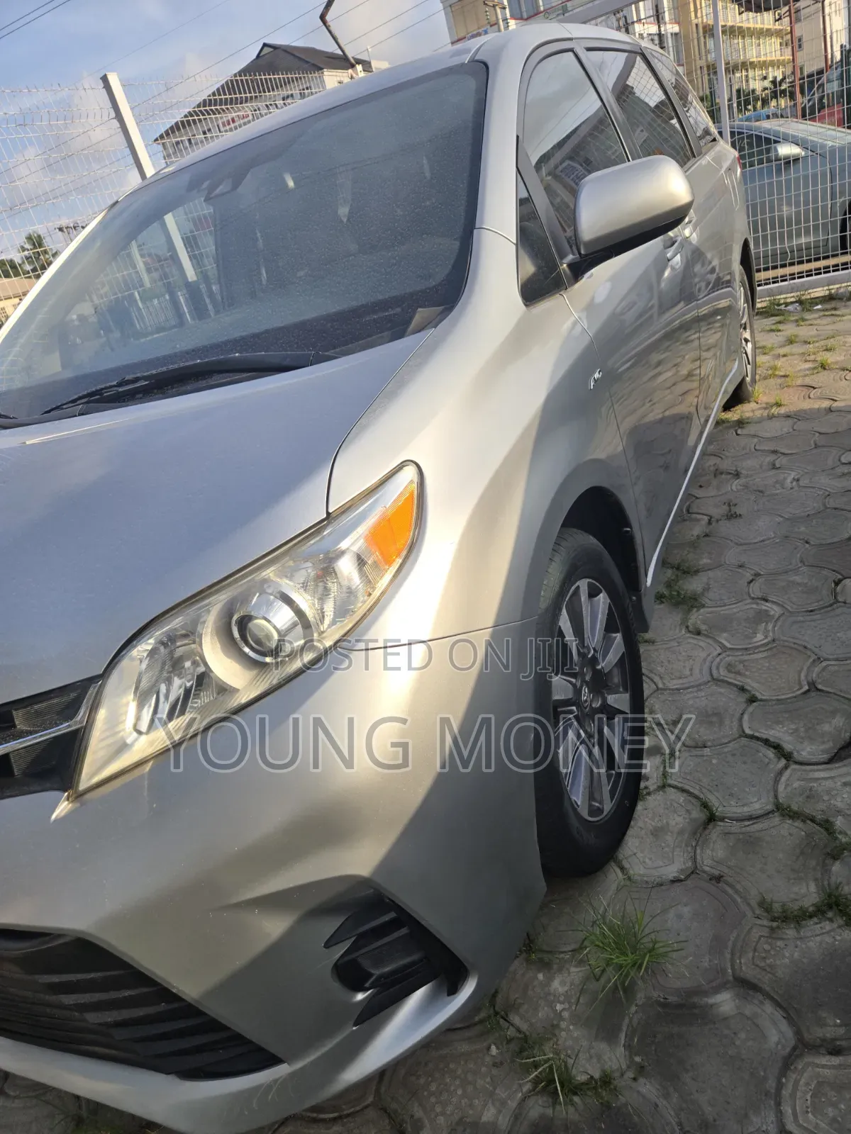 Toyota Sienna LE AWD 2019 Brown