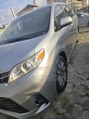 Toyota Sienna LE AWD 2019 Brown