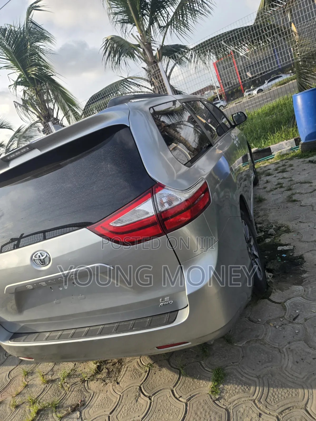 Toyota Sienna LE AWD 2019 Brown