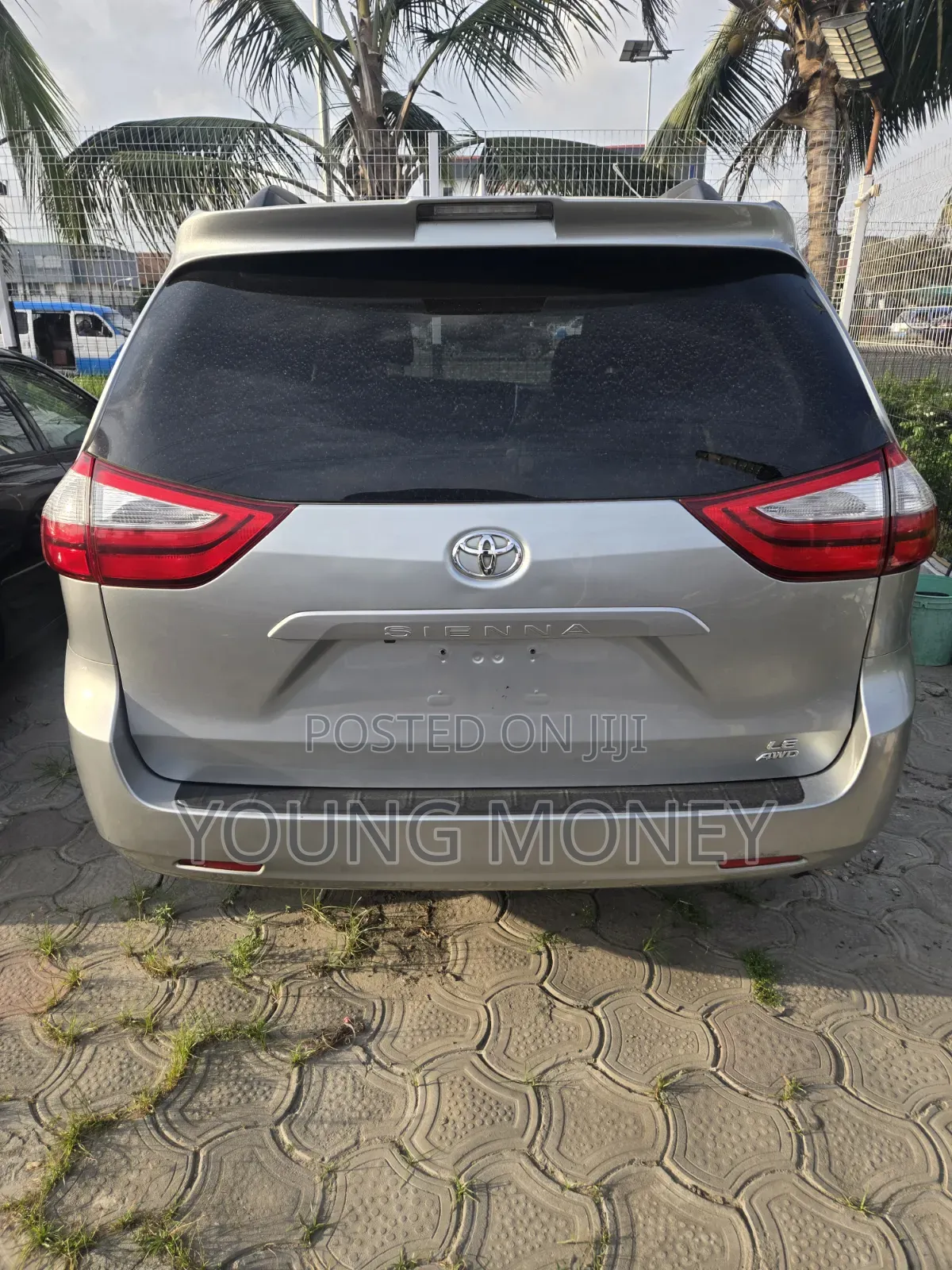 Toyota Sienna LE AWD 2019 Brown