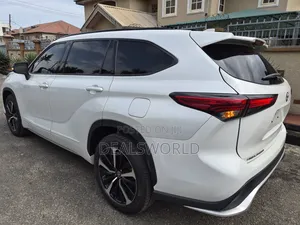 Toyota Highlander XSE AWD 2023 White