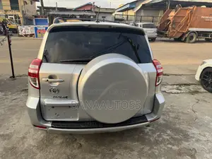 Toyota RAV4 2010 Silver