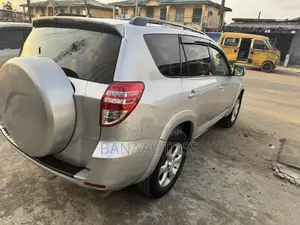 Toyota RAV4 2010 Silver