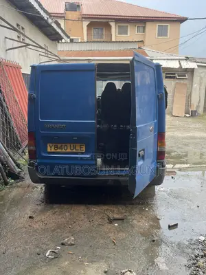 Ford Transit 2000 Blue