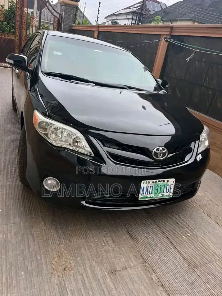 Toyota Corolla 2012 Black