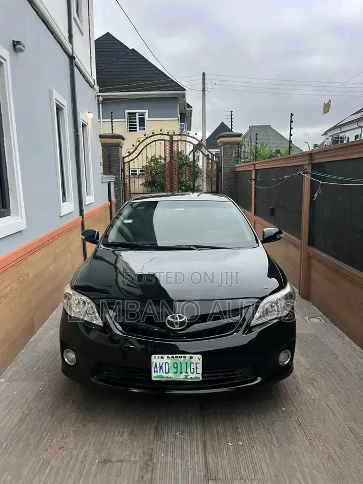Toyota Corolla 2012 Black