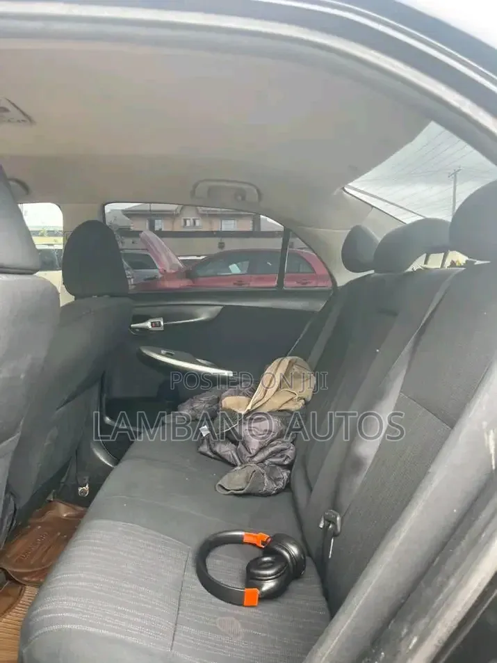 Toyota Corolla 2012 Black