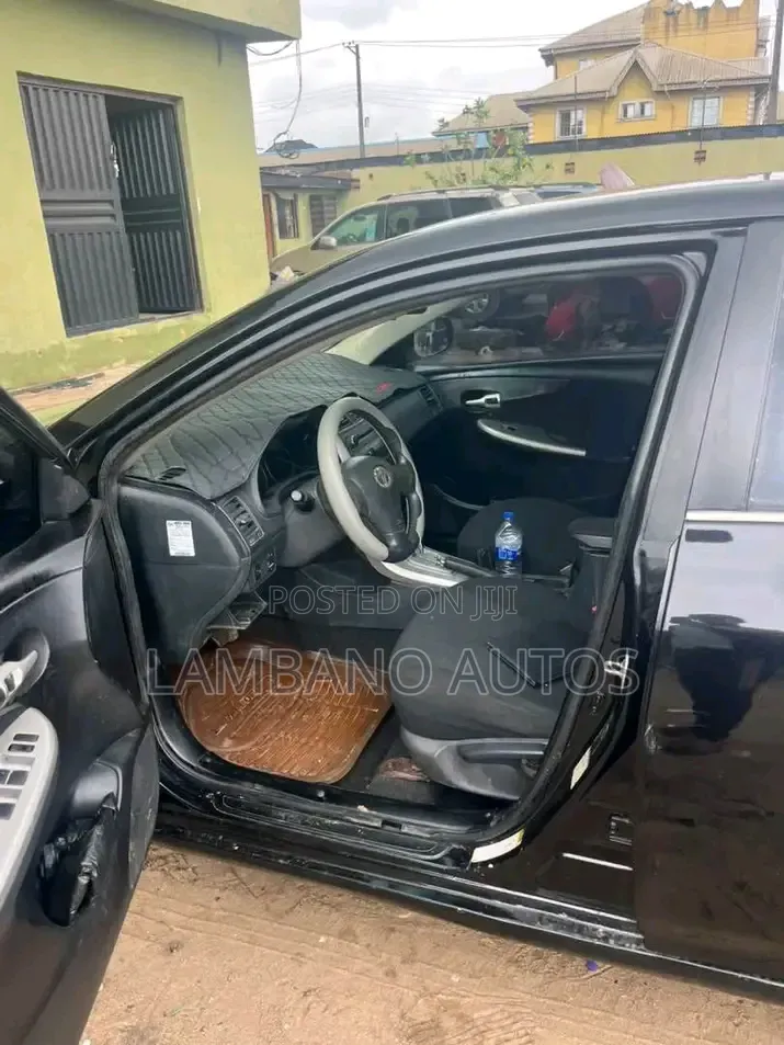 Toyota Corolla 2012 Black