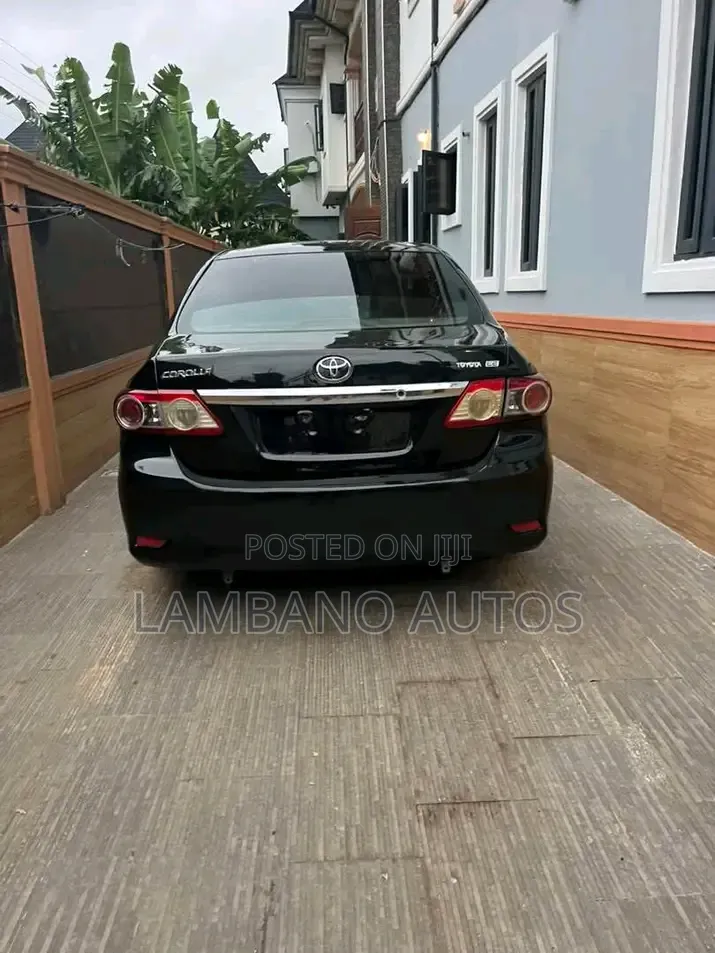 Toyota Corolla 2012 Black