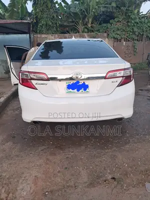 Toyota Camry XLE V6 4dr Sedan (3.5L 6cyl 6A) 2012 White
