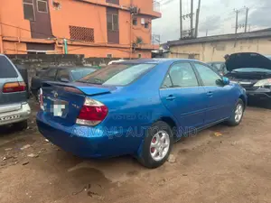 Toyota Camry LE 4dr Sedan (2.4L 4cyl 5M) 2004