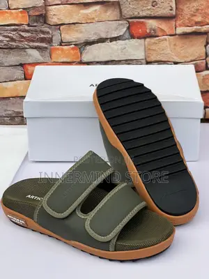 Top Quality Article Slippers for Men