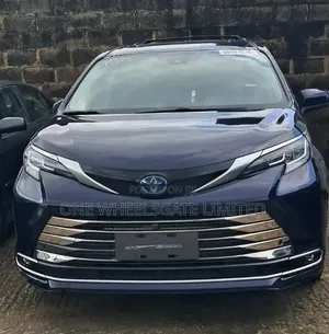 Toyota Sienna XLE 7-Passenger 2021 Blue