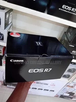 Canon Eos R7