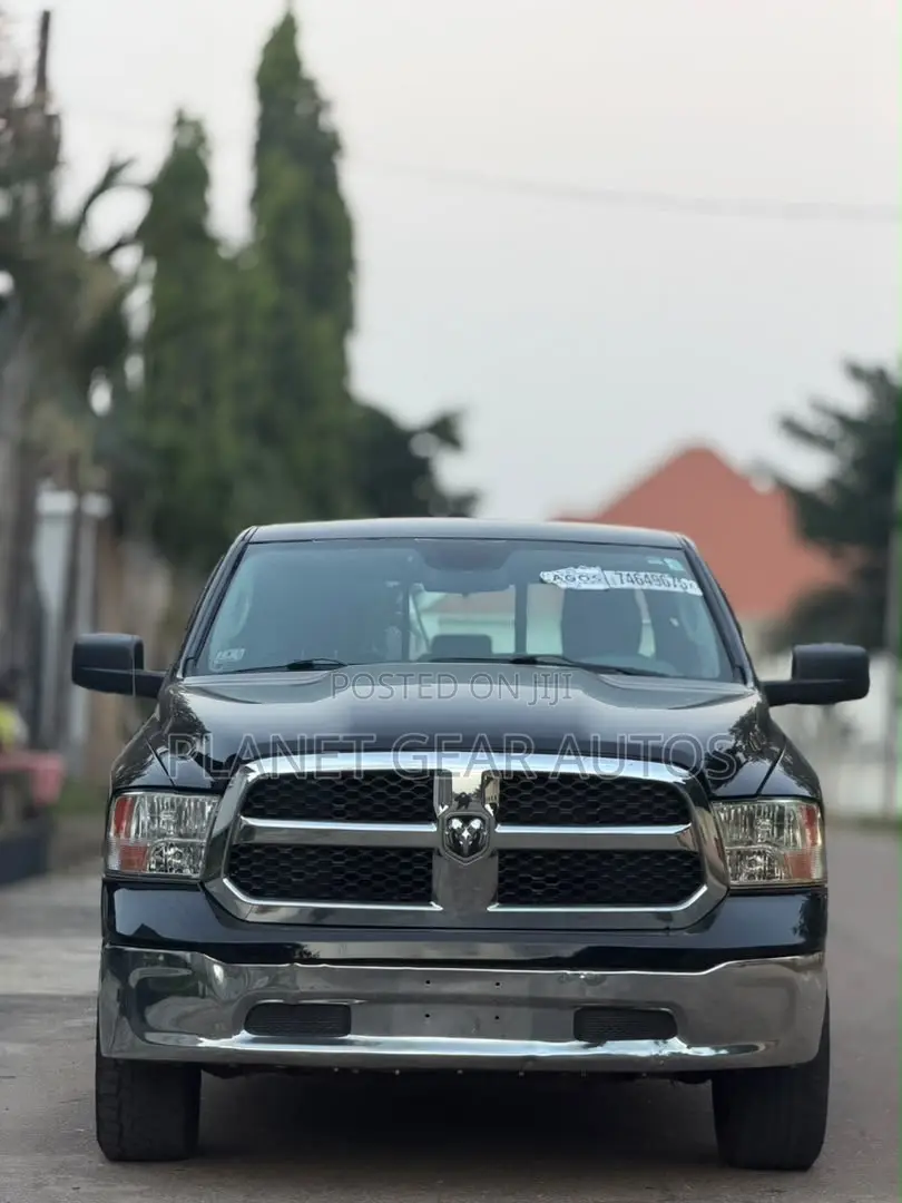 RAM 1500 2013 Black