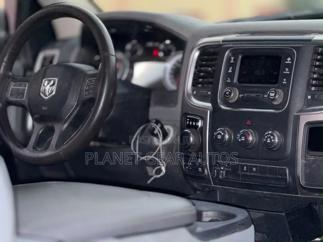 RAM 1500 2013 Black