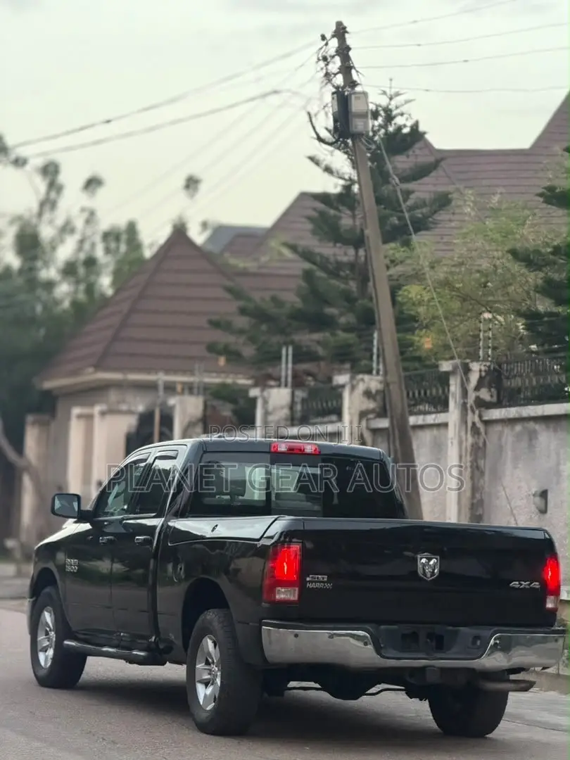 RAM 1500 2013 Black