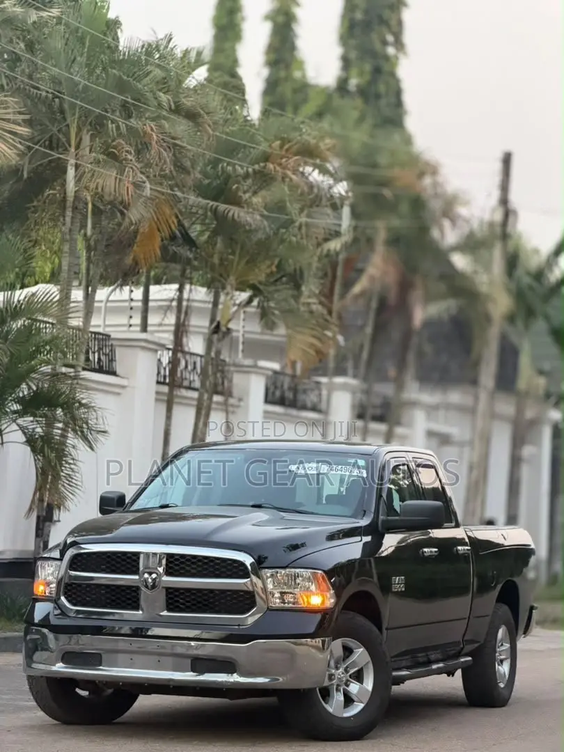 RAM 1500 2013 Black