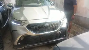 Toyota Highlander XSE 2022 Silver