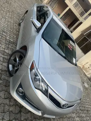 Toyota Camry SE V6 4dr Sedan (3.5L 6cyl 6A) 2013 Silver