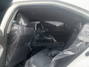 Toyota Camry SE 4dr Sedan (2.5L 4cyl 6AM) 2010 White