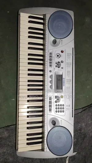 PSR 275 Yamaha Keyboard