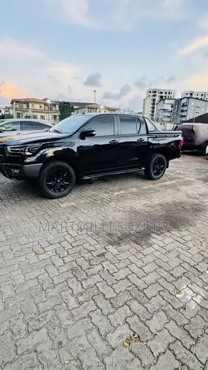Toyota Hilux 2020 Black
