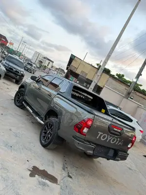Toyota Hilux 2021 Green