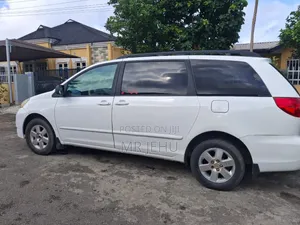 Toyota Sienna LE AWD 2008 White