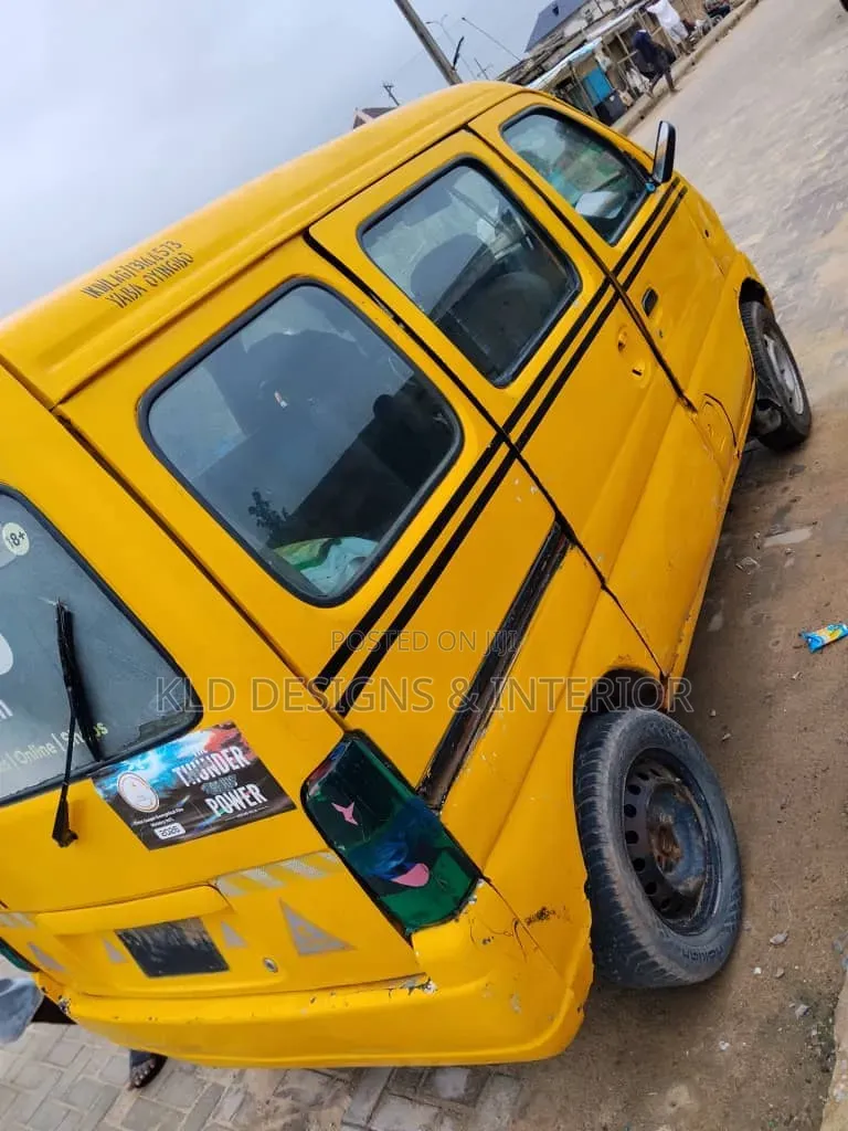 Suzuki APV Minibus 2010 Yellow